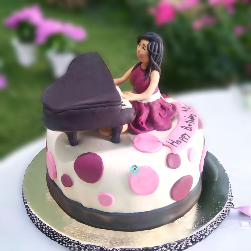 Girl-on-Piano-Cake